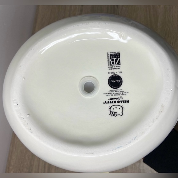 Hello Kitty planter - Picture 6 of 7